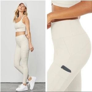 Alo Yoga HIGH-WAIST CARGO LEGGING BONE